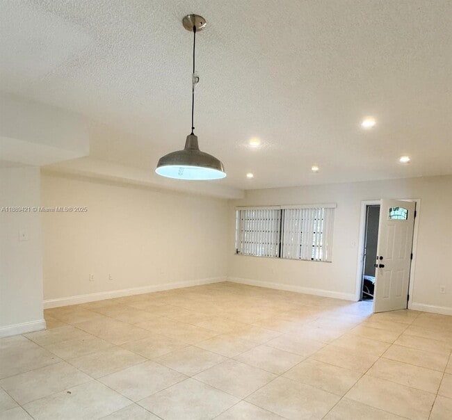 Building Photo - 1925 Sans Souci Blvd