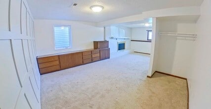 Building Photo - 404 Cherry Cir