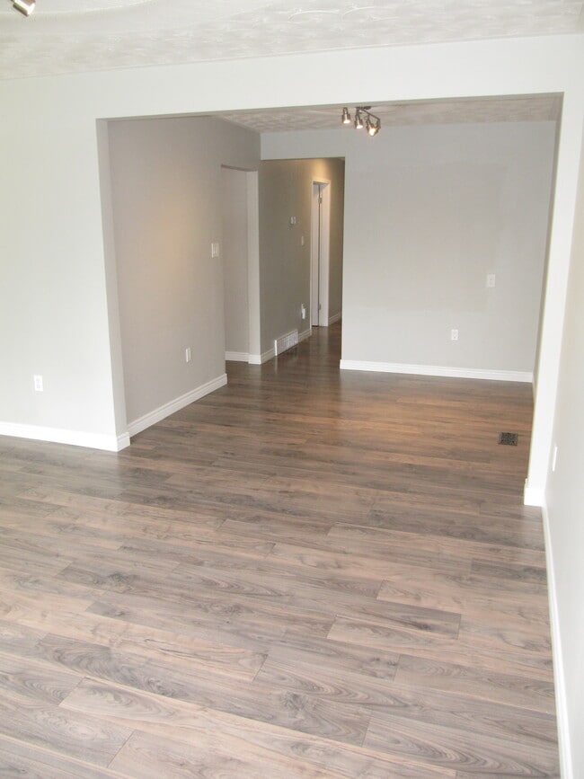 Building Photo - 91 Moffat Dr