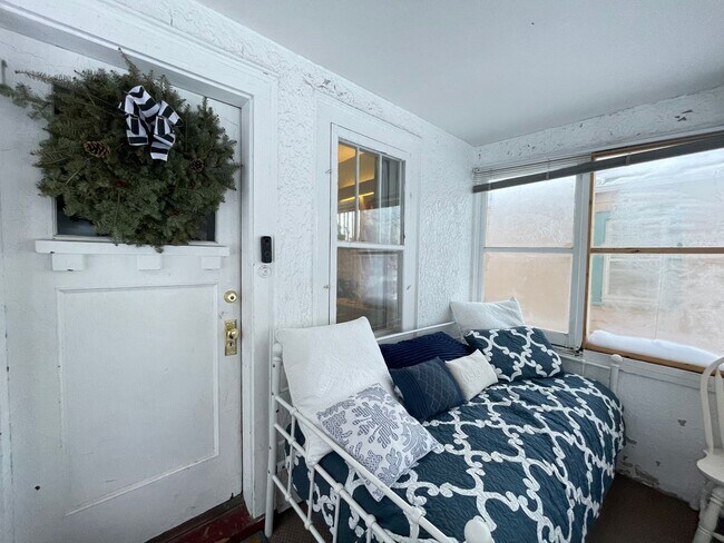 Foto del edificio - AVAILABLE JUNE 1st - 2 Bed 1 Bath Near Campus