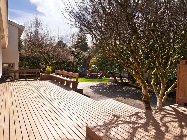 Foto del edificio - 8223 Overlake Dr W