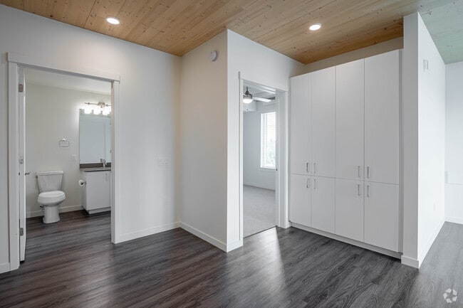 2BR, 2BA -1038 - The Quarry