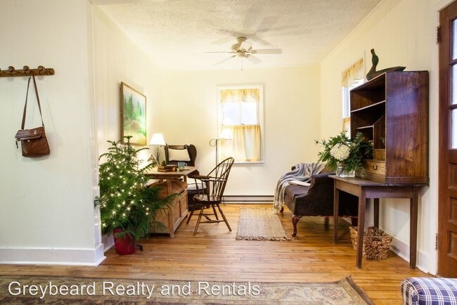 Foto del edificio - 2 br, 1 bath House - 1008 Montreat Rd
