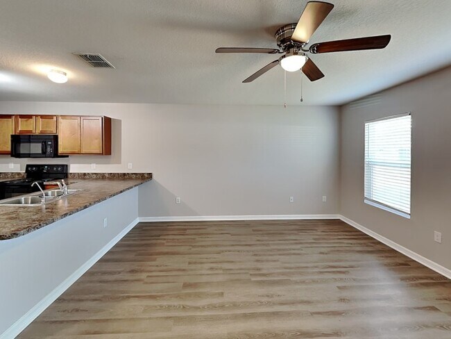 Building Photo - 312 Fern Ct