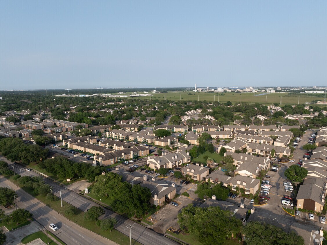 Aerial Photo - Baywind Condominiums