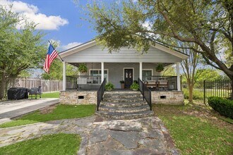 Building Photo - 1410 E 32nd 1/2 St