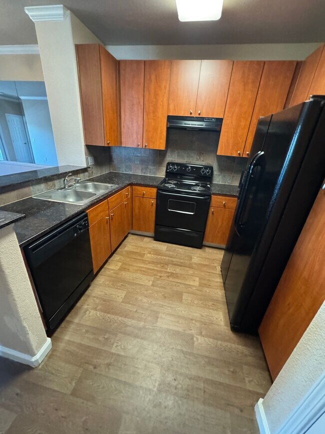 Building Photo - ***Gated community*** Spacious 2-bedroom, 2-bathroom condo in Antelope