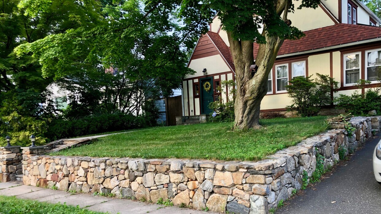 Wonderful home on a fantastic street - 305 Hubbard Ave