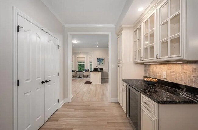 Foto del edificio - 220 Adams Pointe Blvd