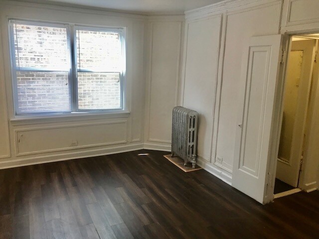 Building Photo - 4060 N Kenmore Ave