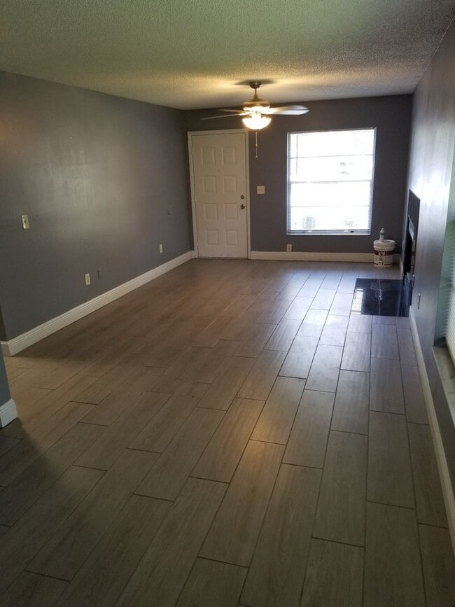 Building Photo - 4004 Dream Oak Pl