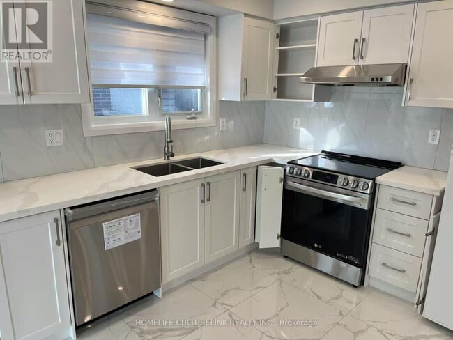 Building Photo - 1387 Sarcee St