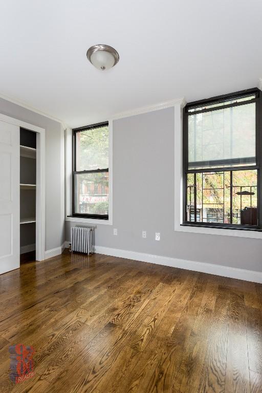 Foto del edificio - 396 E 10th St
