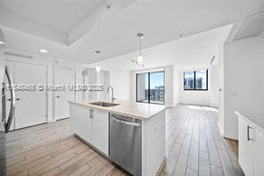 Building Photo - 999 SW 1st Ave