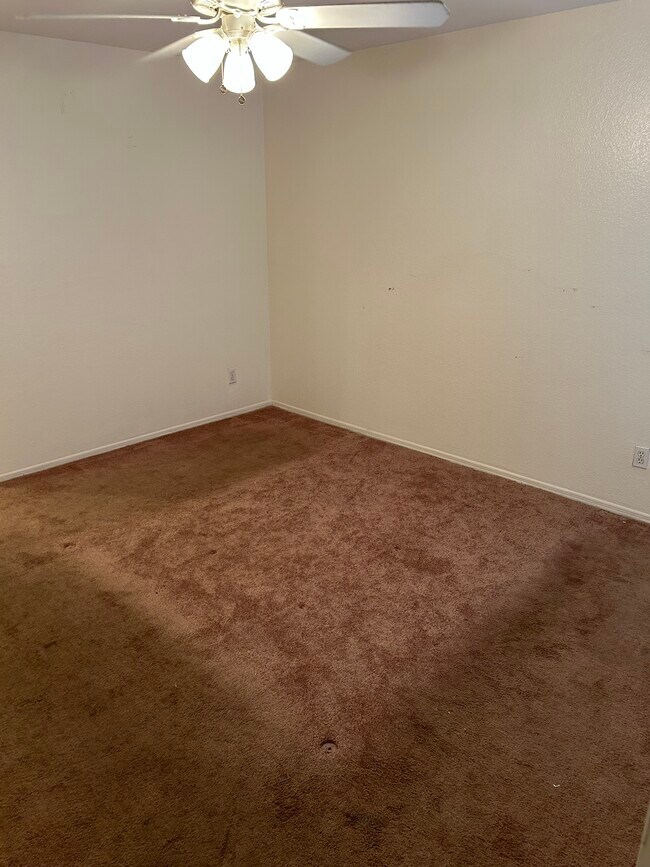 Foto del edificio - 4850 E Desert Cove Ave, #222