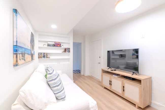 Building Photo - 10 Lemoyne Ave