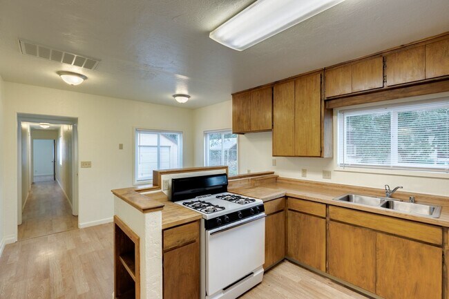 Foto del edificio - Charming 3 Bed 2 Bath Home in Chico!