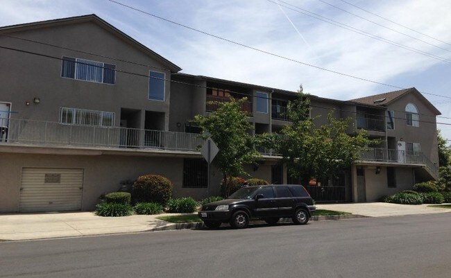 Foto del edificio - 15057 Burbank Blvd