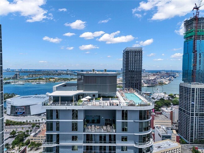 Foto del edificio - 121 NE 5th St