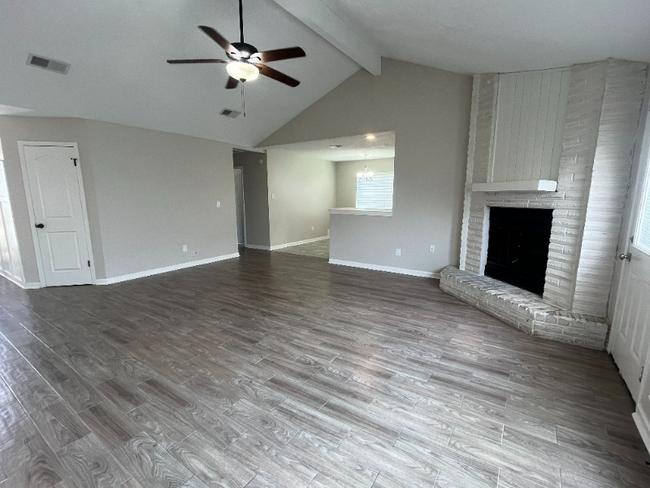 Foto del edificio - 8207 Lone Quail Dr