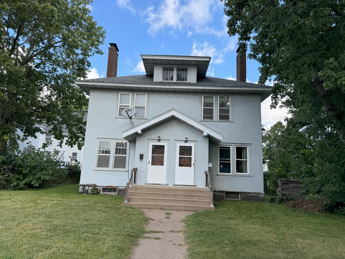 Foto principal - 466 W Grand Ave