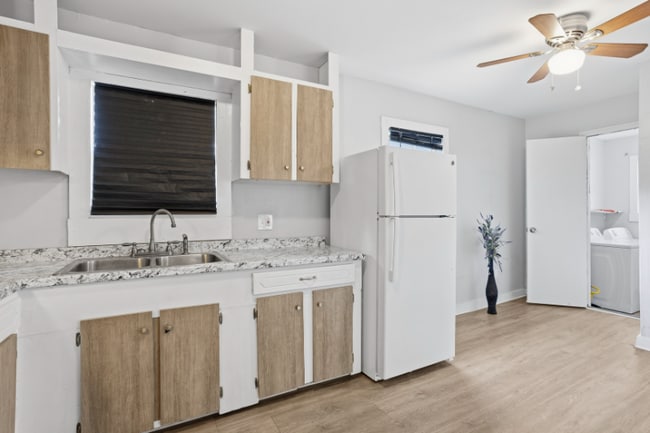 Foto del edificio - 205 Cunningham Dr