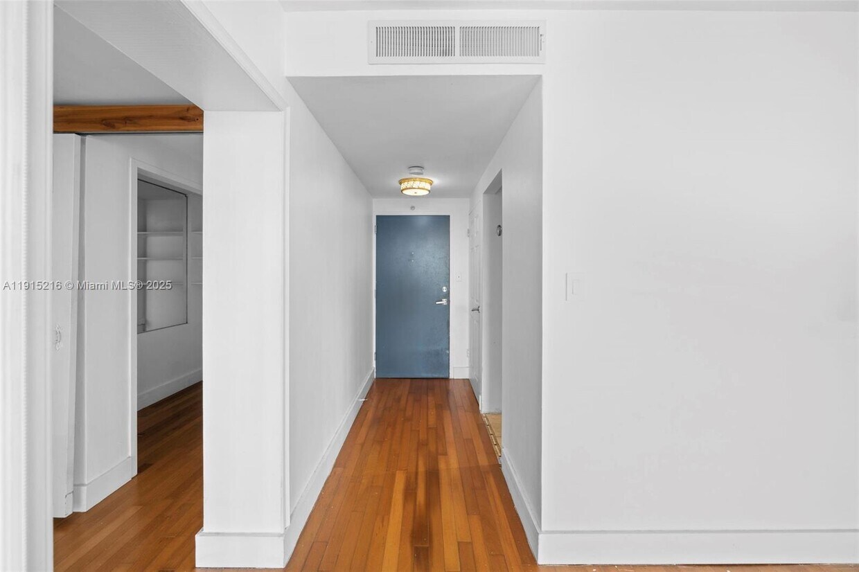 Foto principal - 3301 NE 5th Ave