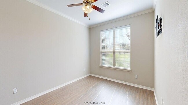 Foto del edificio - 2015 Harvey Mitchell Pkwy S