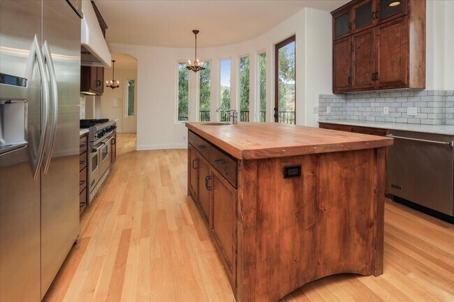 Building Photo - 3751 Sunswept Dr