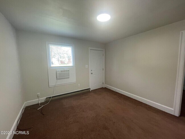 Building Photo - 112 Richlands Ave