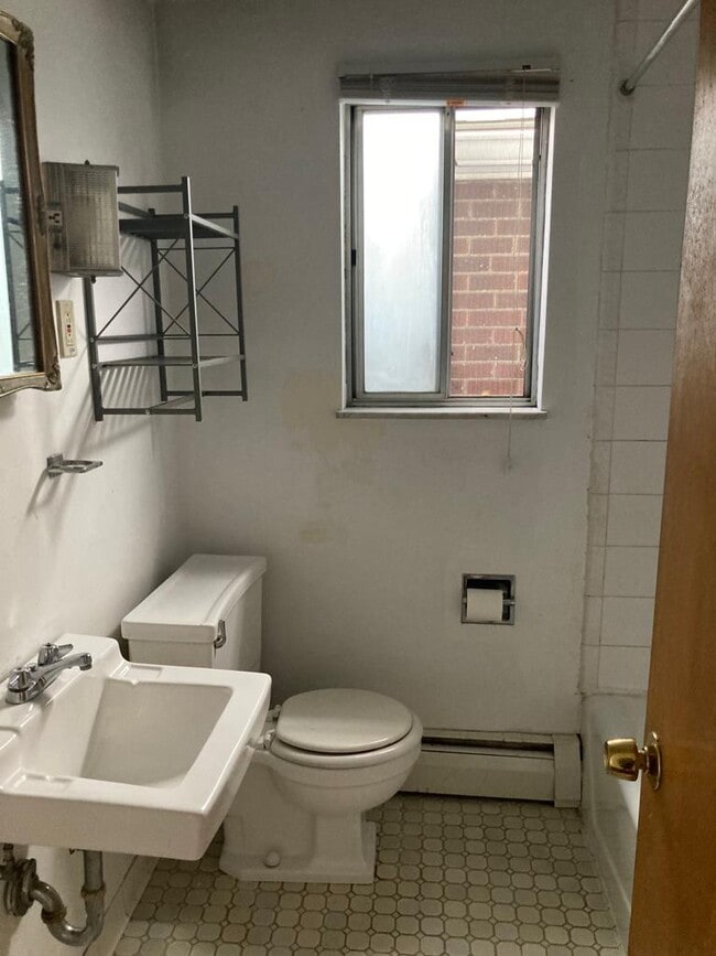 Building Photo - 50 Maplewood St