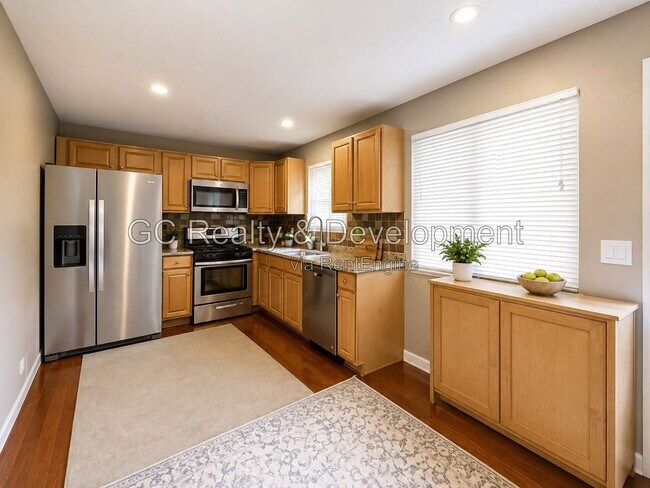 Building Photo - 527 Verde Dr