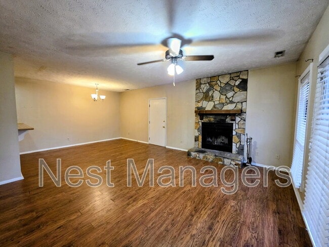 Building Photo - 1861 Tryon Dr