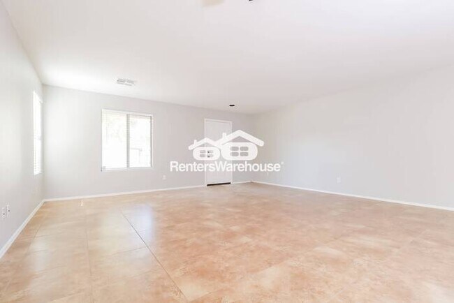 Building Photo - Renovated Beautiful 2 Story 5bed/2.5 bath