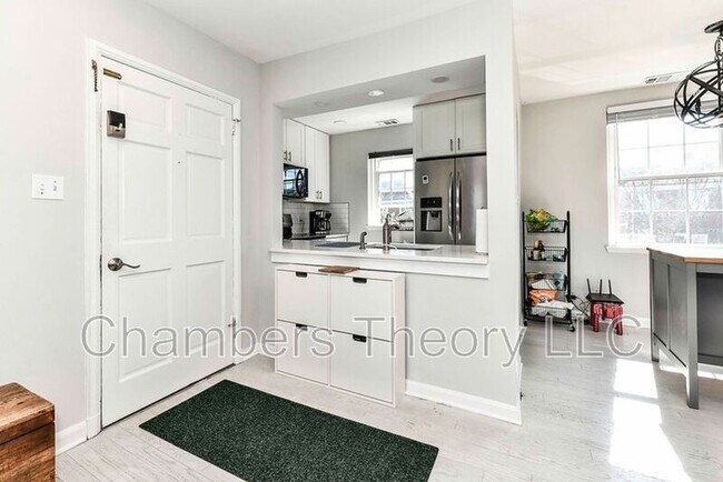 Foto del edificio - 3359 S Wakefield St