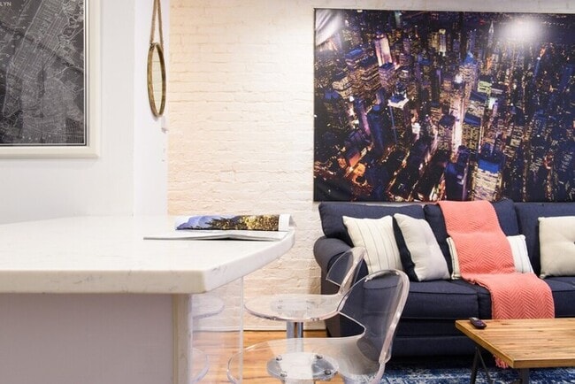 Building Photo - 26-4B Newly Furnished 1BR W/D Courtyard