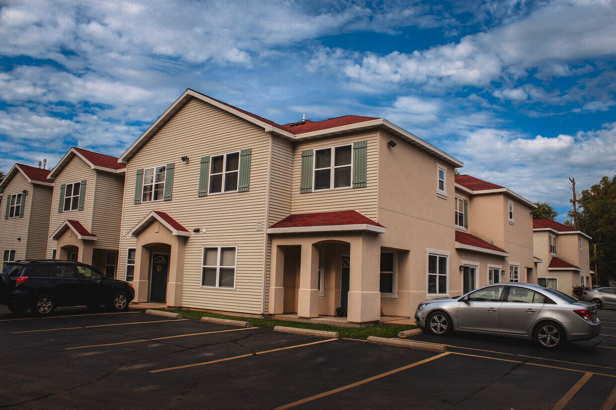 University Townhomes Apartments in Oshkosh, WI