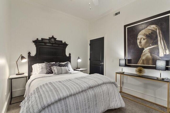 Foto del edificio - 600 W Meadow St