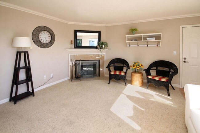 Foto del edificio - Open House Sunday December 7th 1-2pm  Beautiful Santa Cruz  Townhome in Prime Westside Location.