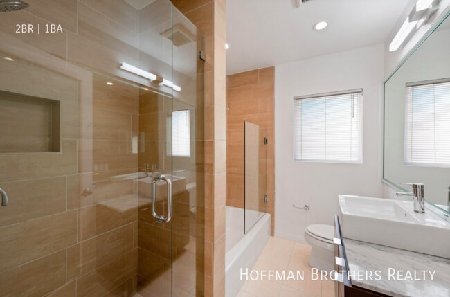 Foto del edificio - 1119 Cochran Ave