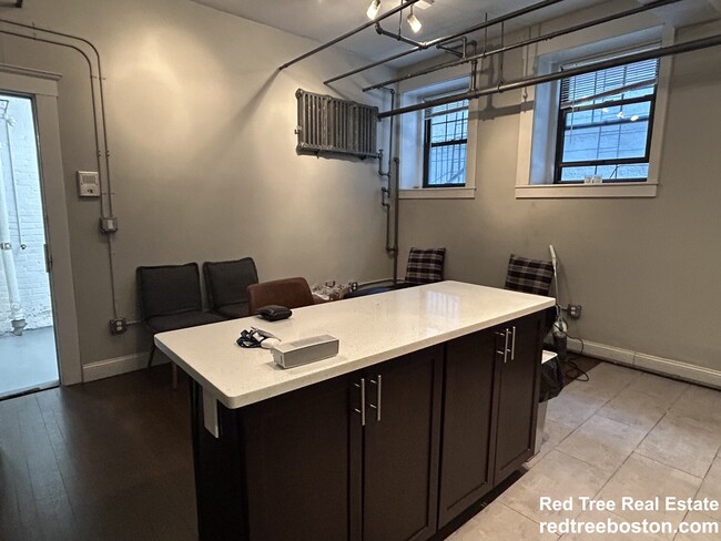 Building Photo - 116 Riverway