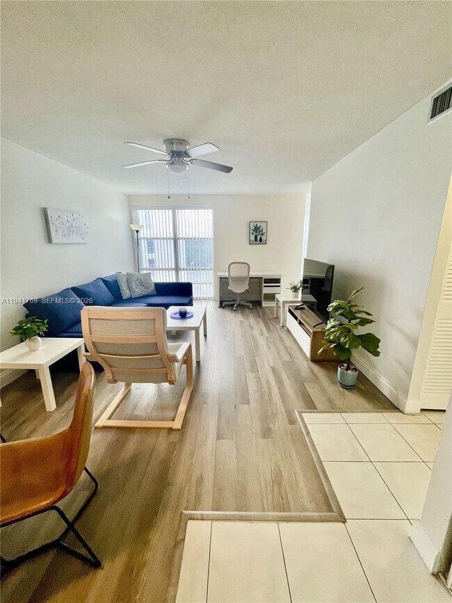 Foto del edificio - 17620 Atlantic Blvd