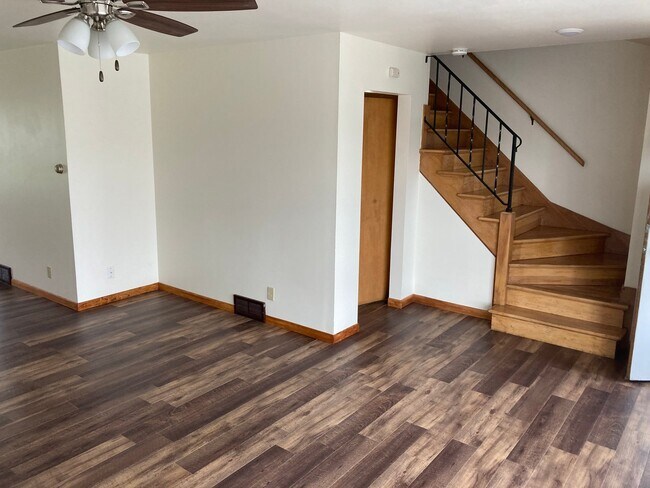 Foto del edificio - Immaculate Updated 3 Bedroom with 1.5 Bath