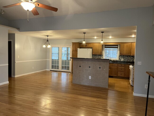 Building Photo - 35 Briar Ln