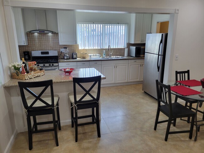 Foto del edificio - 7315 Wilcox Ave