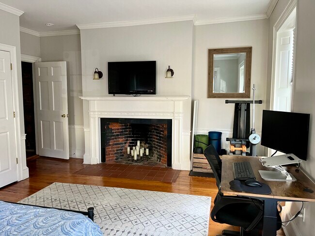 Building Photo - 7 Daniels St