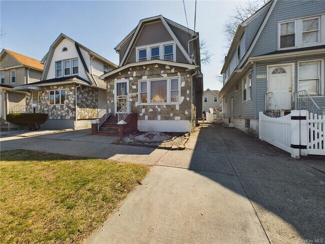 Building Photo - 168-04-168115 115th Ave