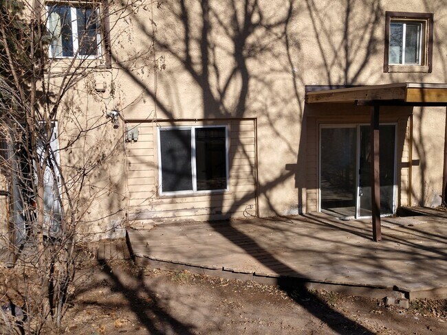 Foto del edificio - Crown Hill Lake area - Newly Remodeled 2 B...