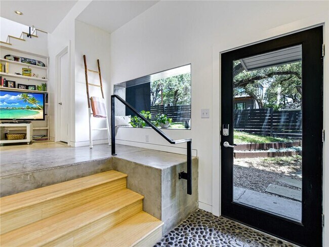 Building Photo - 1017 Milam Pl