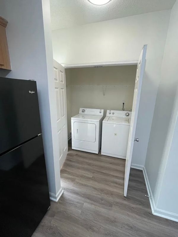 Foto del edificio - 8490 Oakley Cir